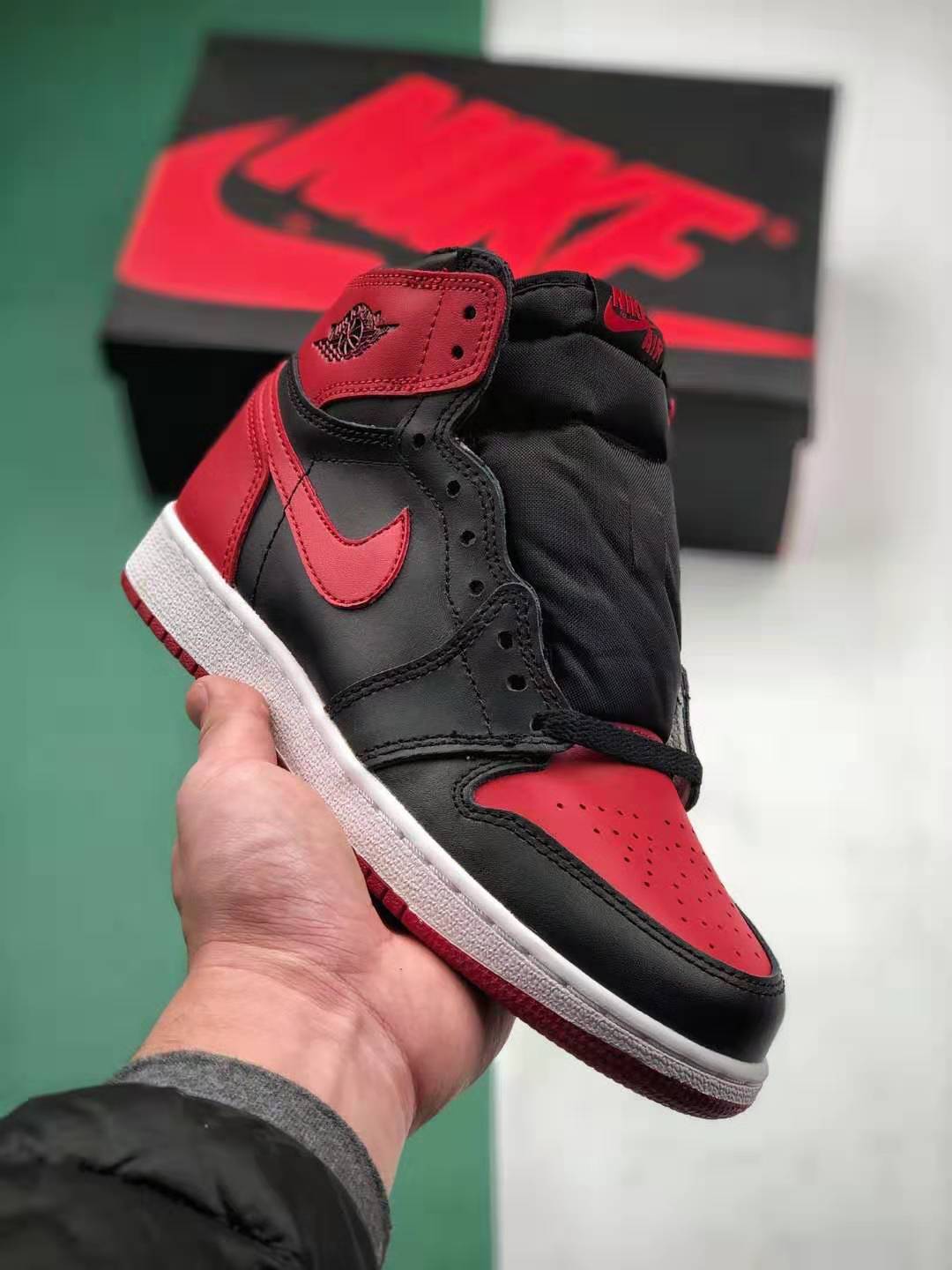 Air Jordan 1 Retro High OG 'Banned' 2016 575441-001